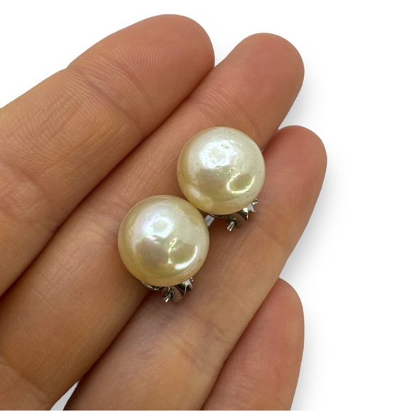 Christian Dior Late 1970's Vintage Glass Pearl Clip Earrings - Picture 9 of 12